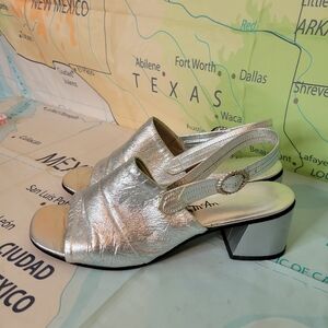 Vintage Thom McAn Silver Women's Slingback Sandals With A Chunky Heel  Size 7.5